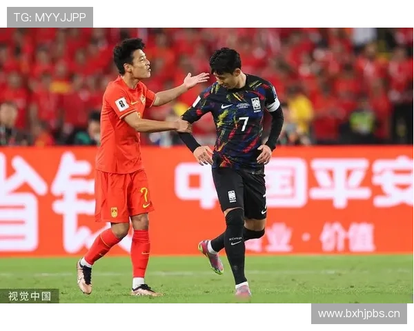 孙兴慜与萨拉赫在高位抢断下形成分散推进趋势